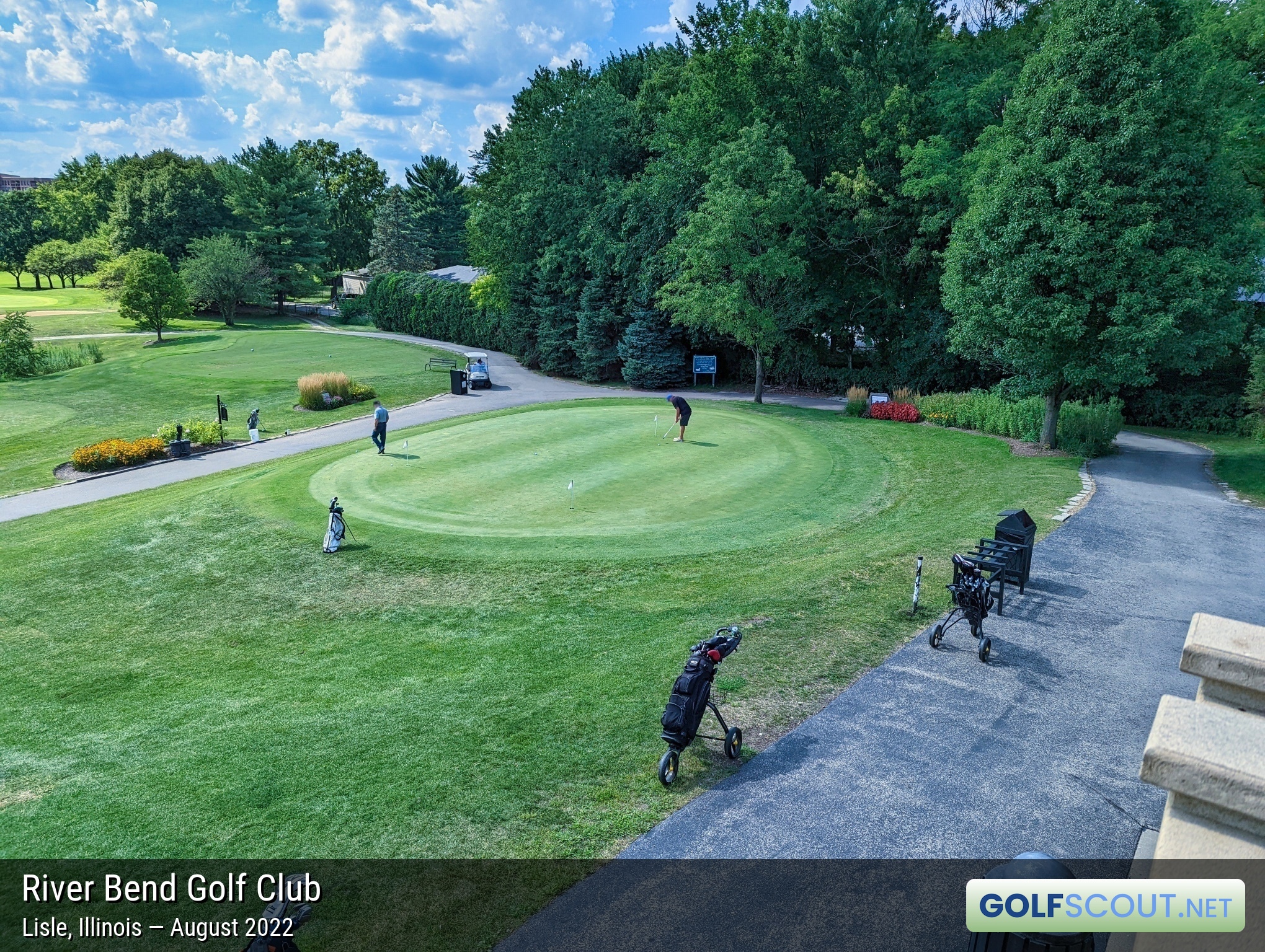 2 photos of the River Bend Golf Club practice area GolfScout