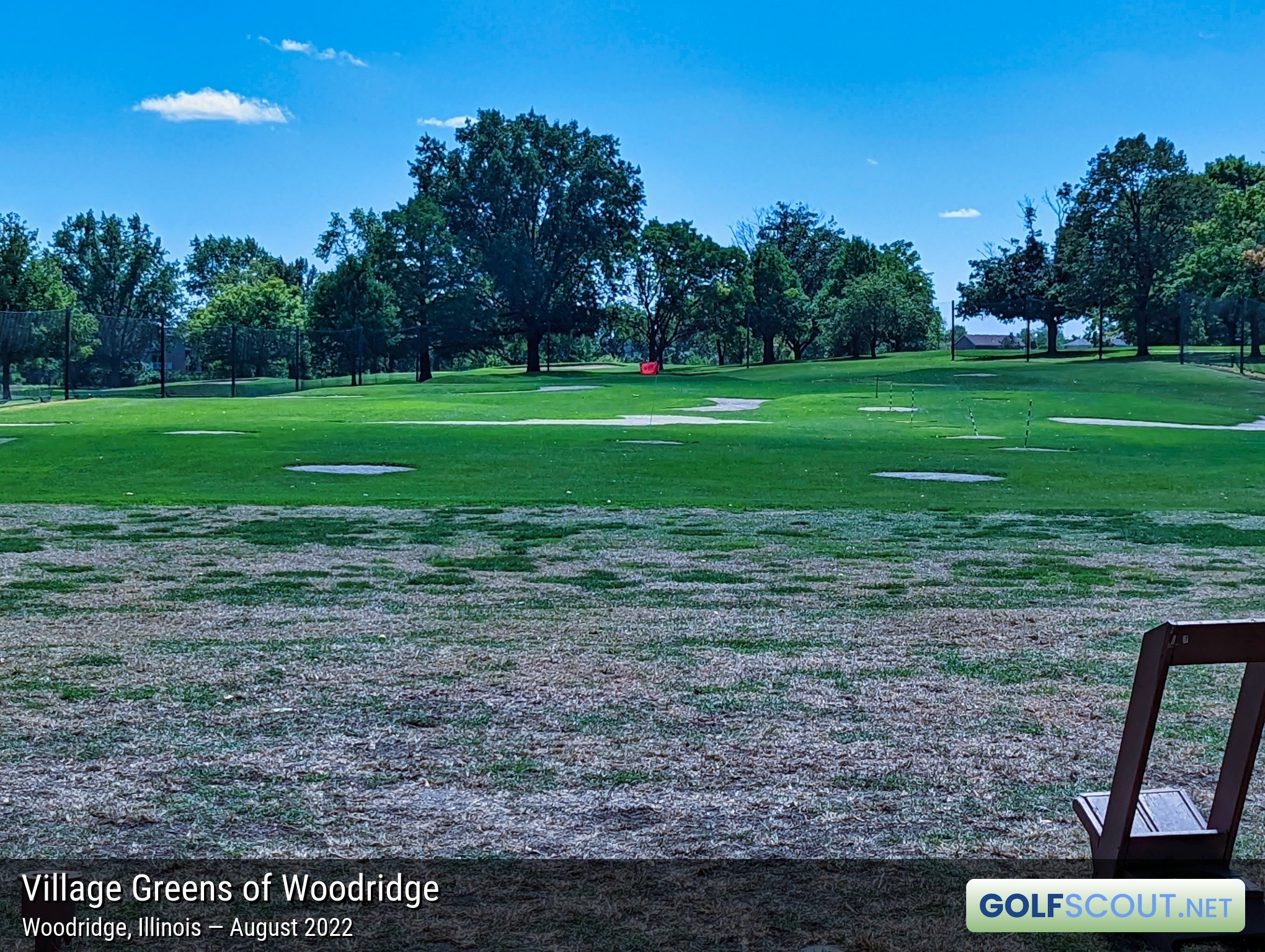 5 photos of the Village Greens of Woodridge practice area GolfScout