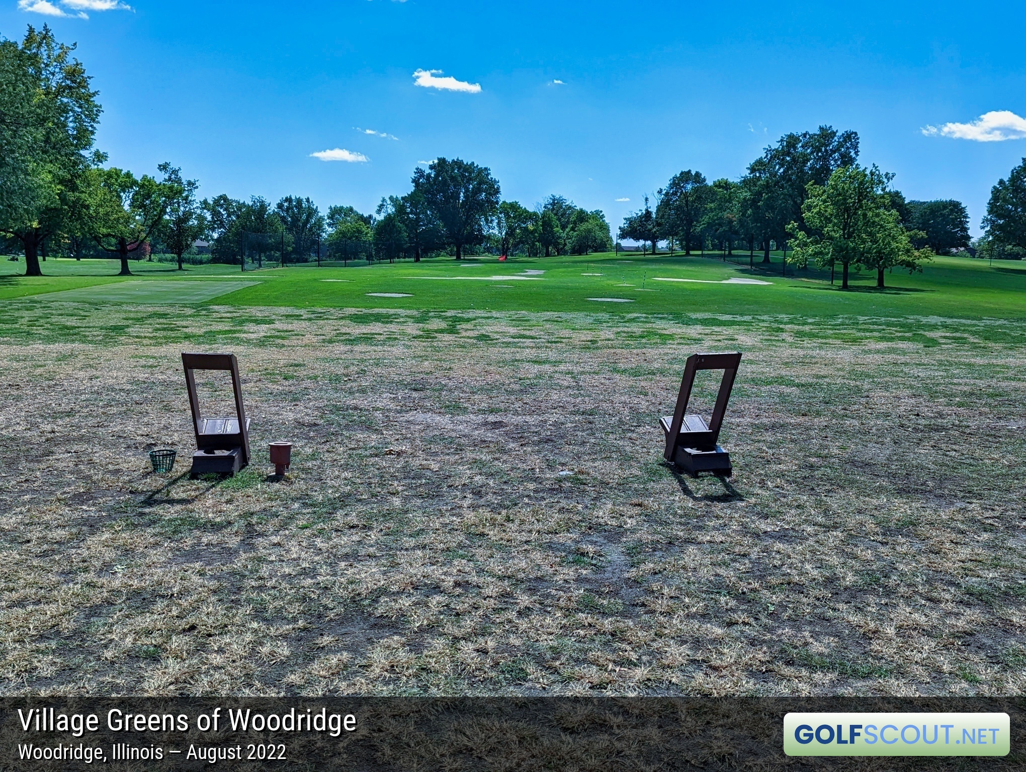 5 photos of the Village Greens of Woodridge practice area GolfScout