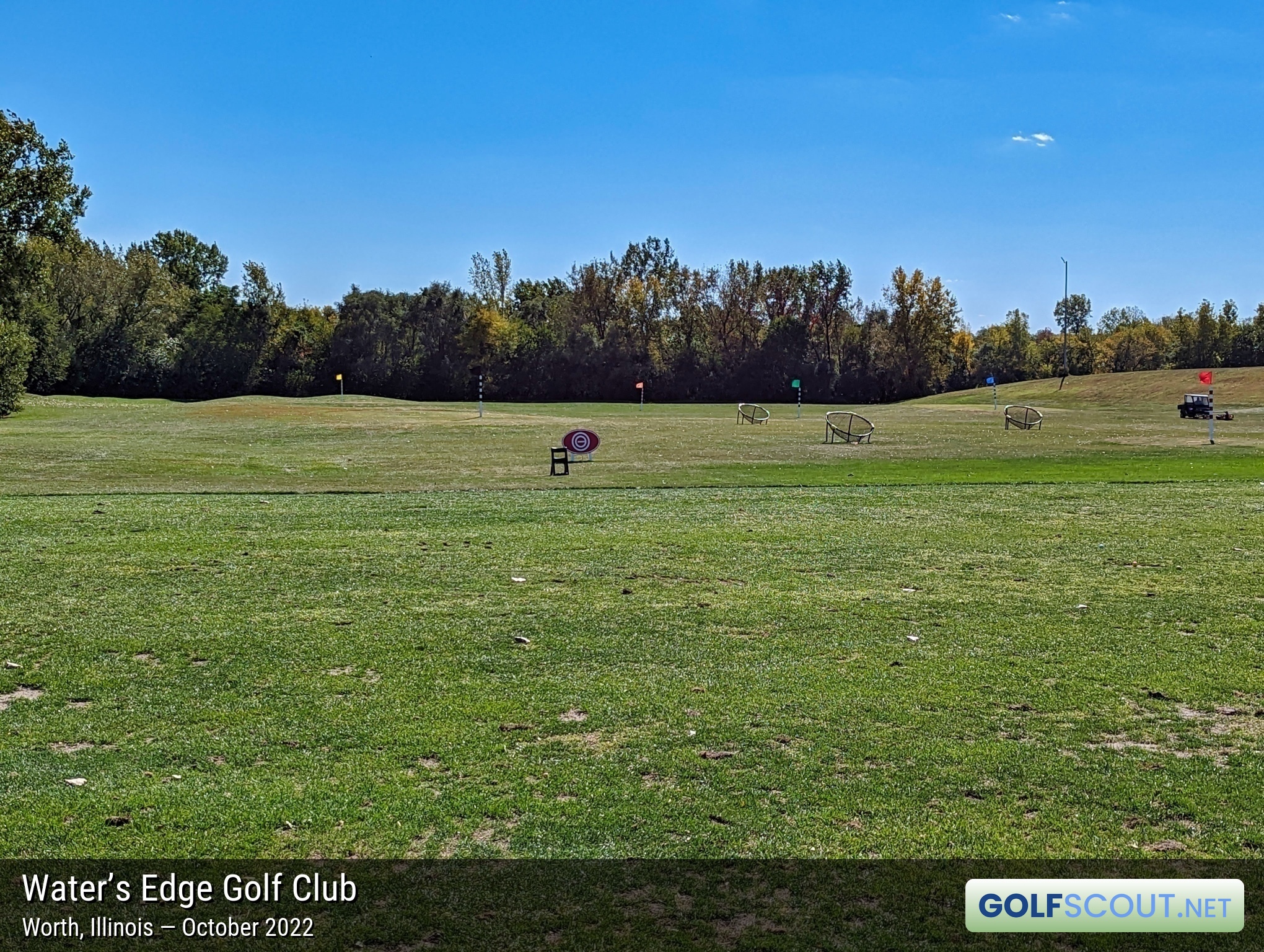 8 photos of the Water’s Edge Golf Club practice area GolfScout